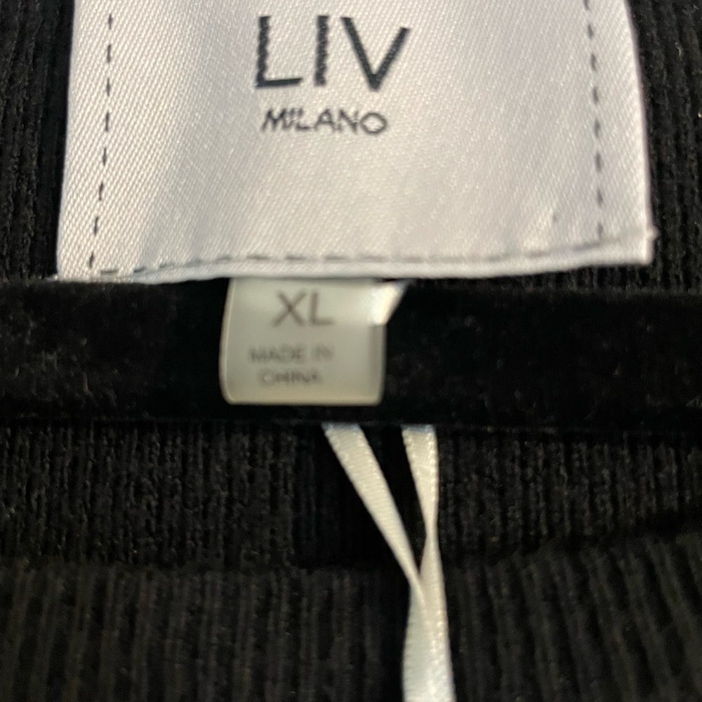 LIV Milano Black Sweater with Gold Leopard Design - Picture 9 of 10